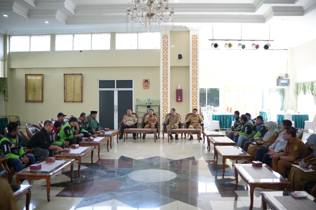 Bupati Bandung Tawari Driver Ojek Latihan Bahasa Jepang dan Korea